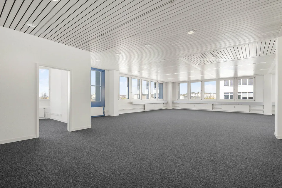 Ausgebaute Büroflächen in Volketswil zu vermieten