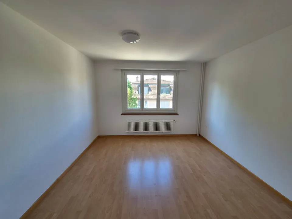 Sanierte 2.5-Zimmer-Wohnung an zentraler Lage in Schönbühl