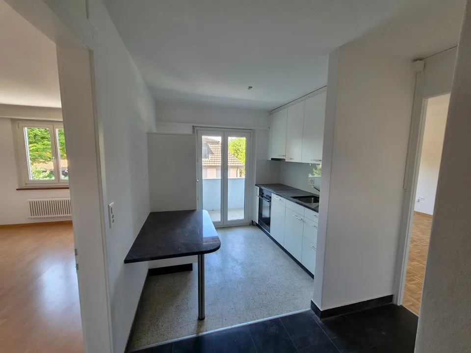 Sanierte 2.5-Zimmer-Wohnung an zentraler Lage in Schönbühl