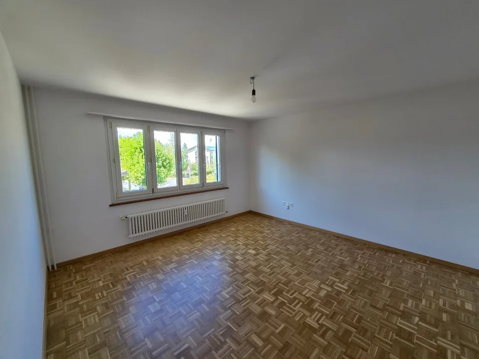 Sanierte 2.5-Zimmer-Wohnung an zentraler Lage in Schönbühl