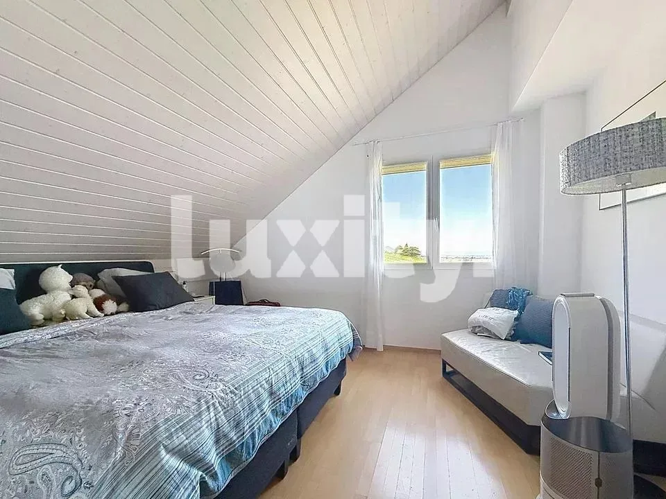 Schönes Charakterapartment ? Letztes Stockwerk mit Blick auf den See und die Weinberge ? Luins