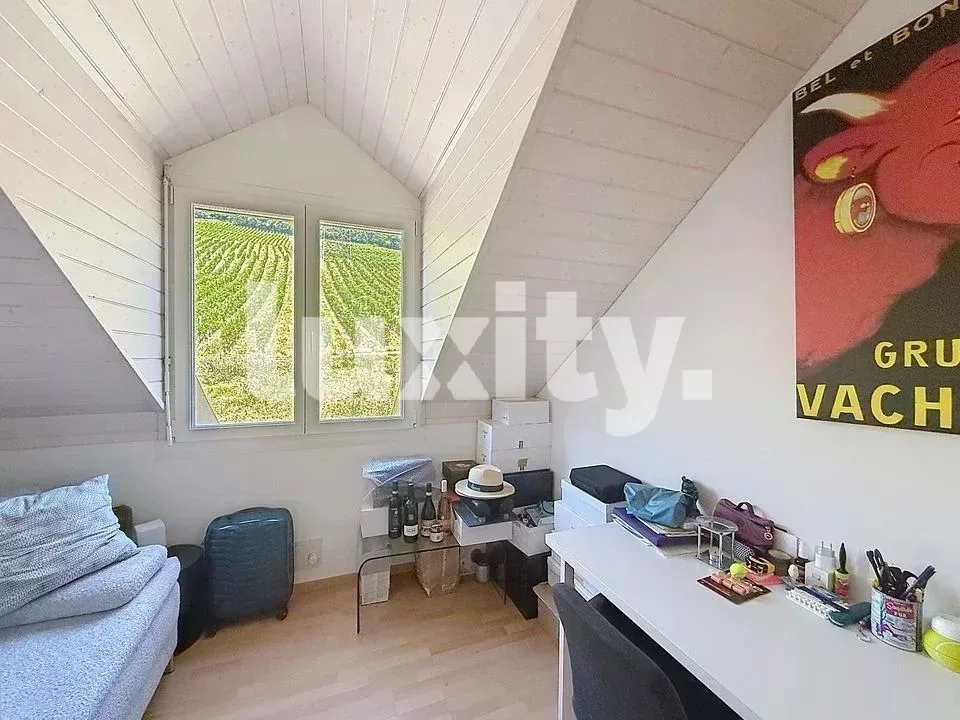 Schönes Charakterapartment ? Letztes Stockwerk mit Blick auf den See und die Weinberge ? Luins