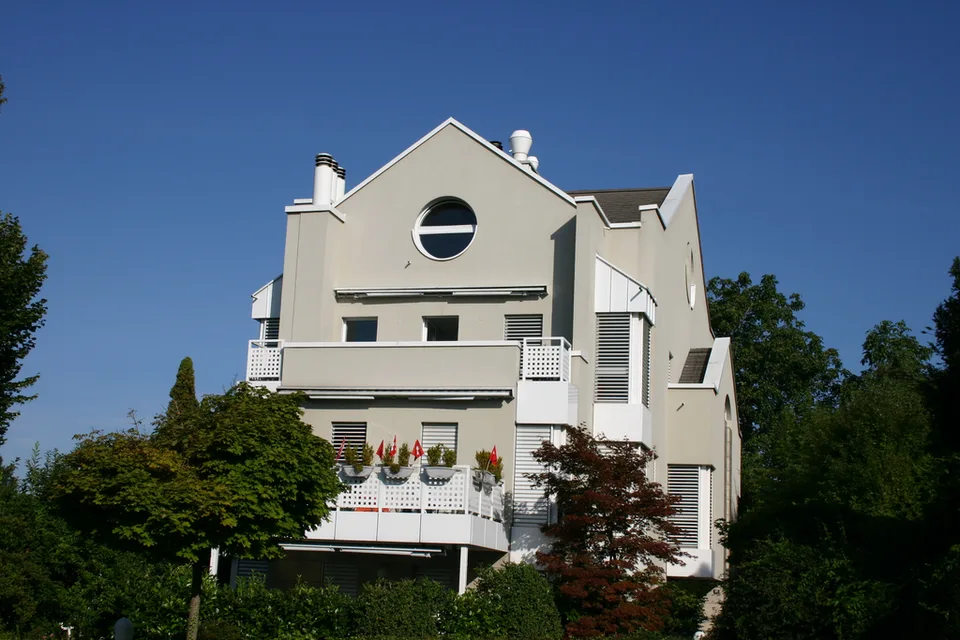 Exklusive 2.5-Zimmer-Gartensitzplatz Wohnung in Herrliberg