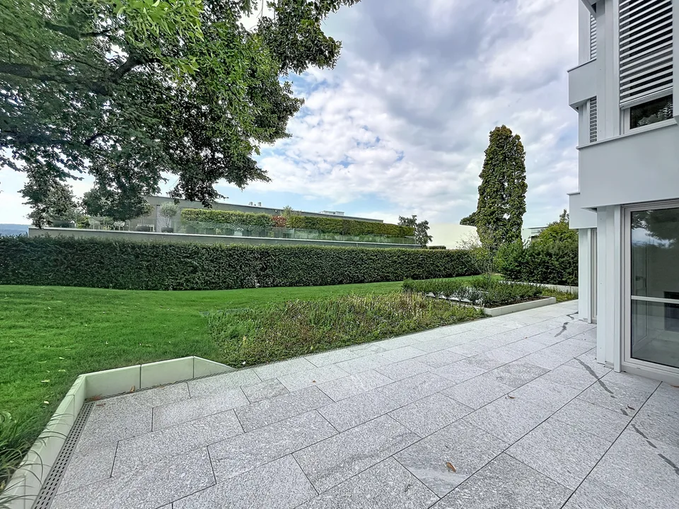 Exklusive 2.5-Zimmer-Gartensitzplatz Wohnung in Herrliberg