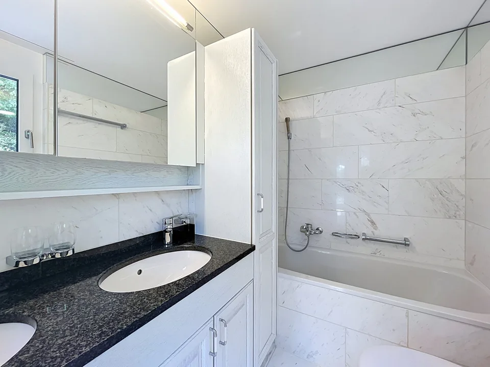 Exklusive 2.5-Zimmer-Gartensitzplatz Wohnung in Herrliberg