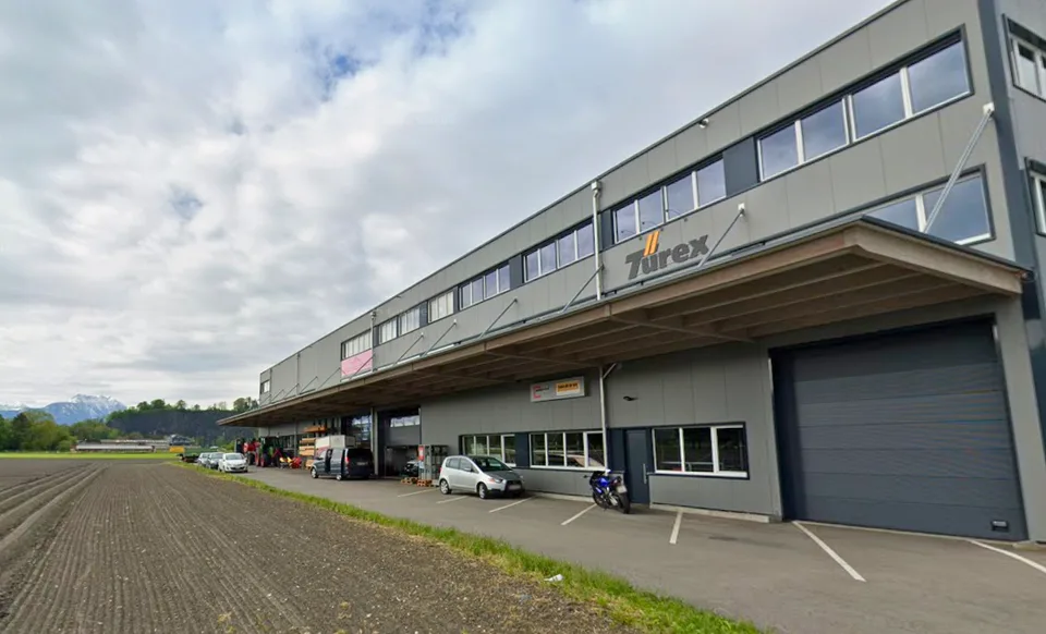 Spazio commerciale luminoso e polivalente nel parco industriale Letzau