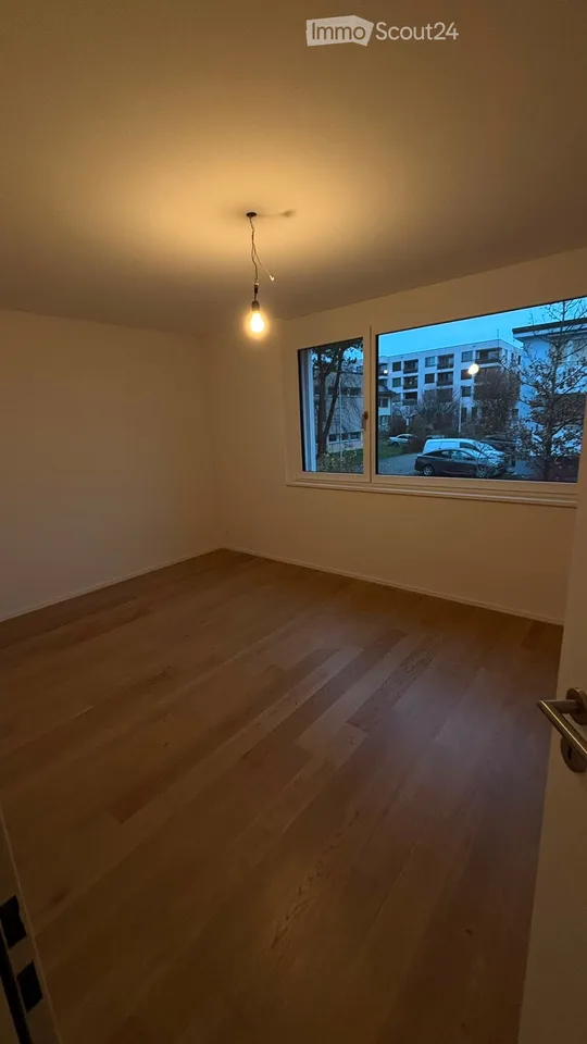 Moderne 3.5-Zimmer-Wohnung mit Balkon in Wallisellen