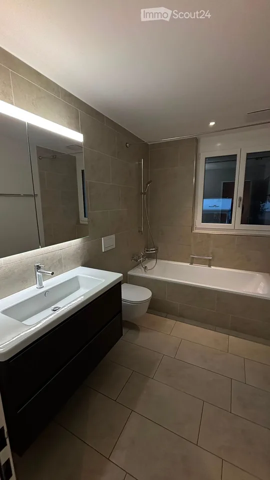 Moderne 3.5-Zimmer-Wohnung mit Balkon in Wallisellen