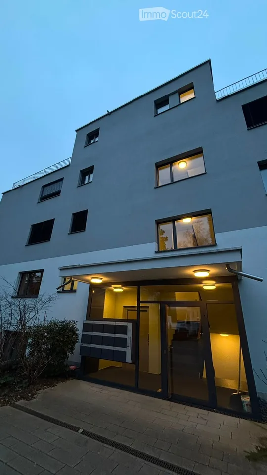 Modern 3.5-Room Apartment with Balcony in Wallisellen