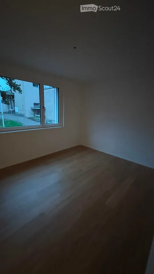 Moderne 3.5-Zimmer-Wohnung mit Balkon in Wallisellen