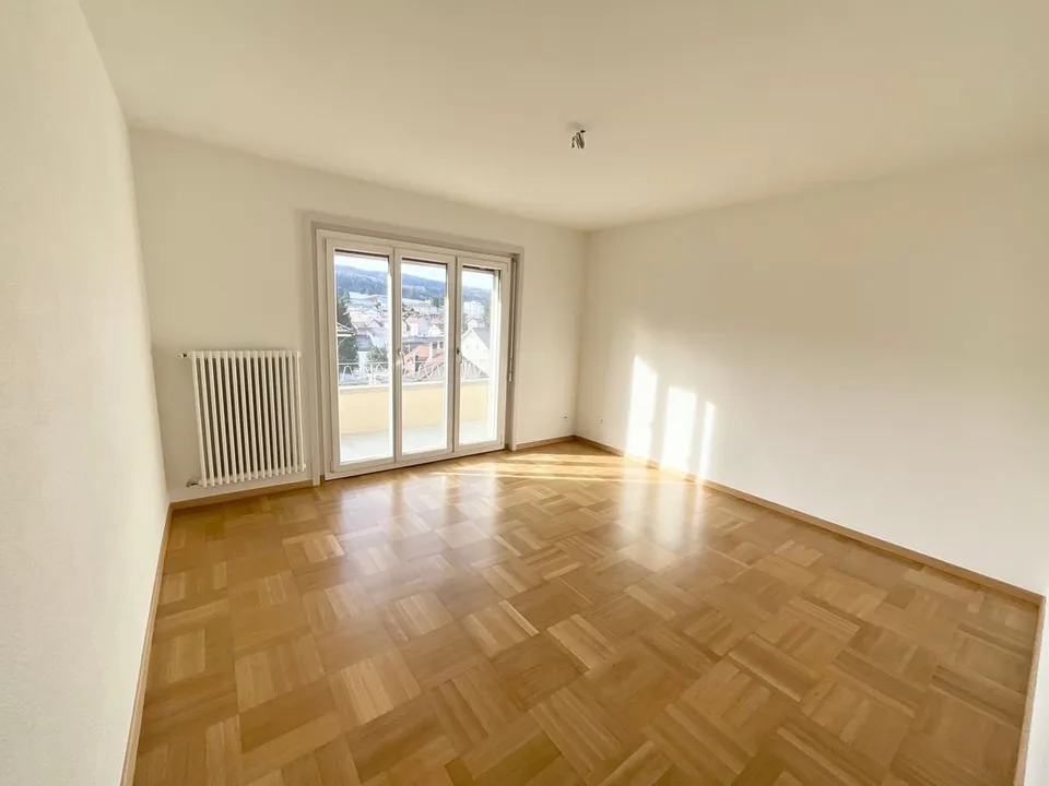 Wunderschöne 3-Zimmer-Wohnung renoviert mit Balkon