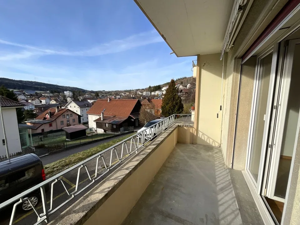 Wunderschöne 3-Zimmer-Wohnung renoviert mit Balkon