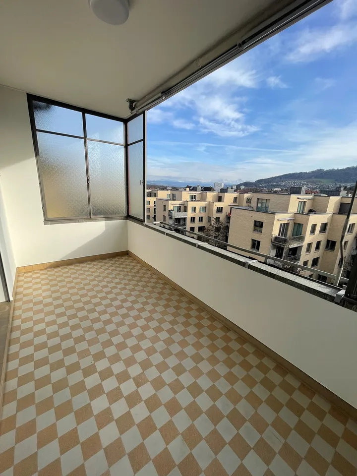 Grosszügige 3-Zimmerwohnung mit grosser Loggia nähe Insel zu vermieten