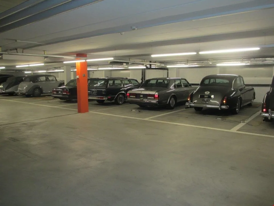 "Perfekter Parkplatz für Liebhaberauto"