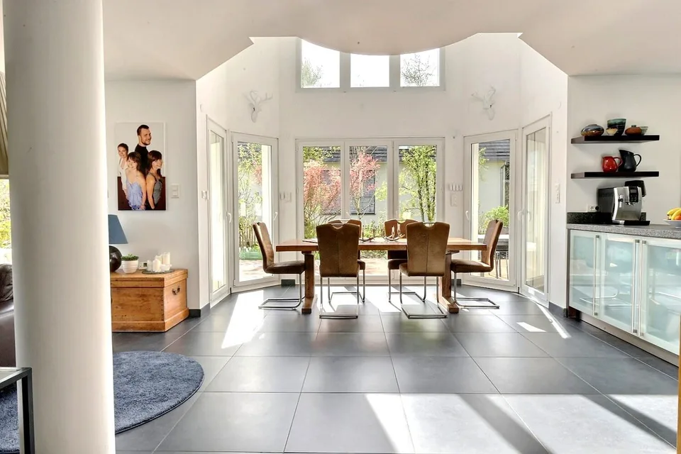 EXKLUSIVES EINFAMILIENHAUS AM WALDRAND – RUHE, NATUR & NÄHE ZU BASEL