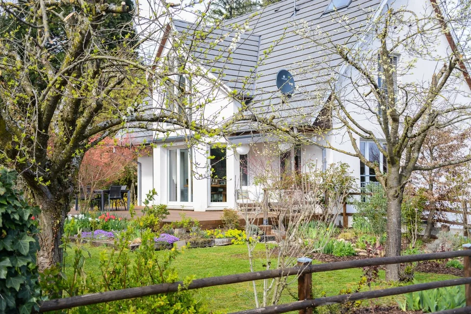 EXKLUSIVES EINFAMILIENHAUS AM WALDRAND – RUHE, NATUR & NÄHE ZU BASEL