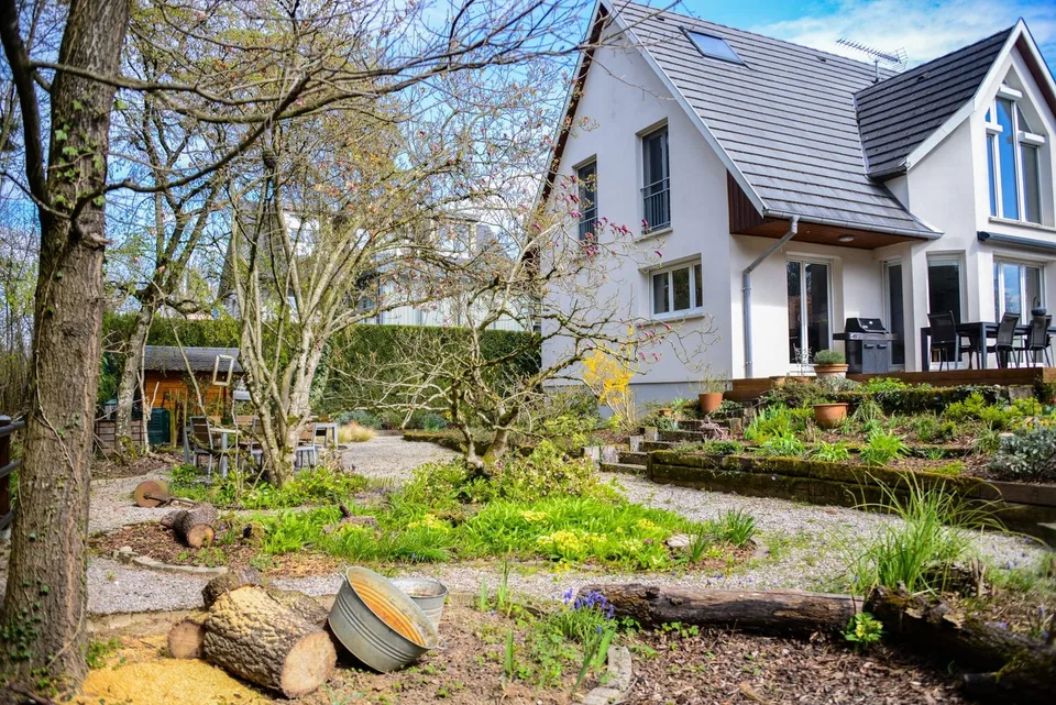 EXKLUSIVES EINFAMILIENHAUS AM WALDRAND – RUHE, NATUR & NÄHE ZU BASEL