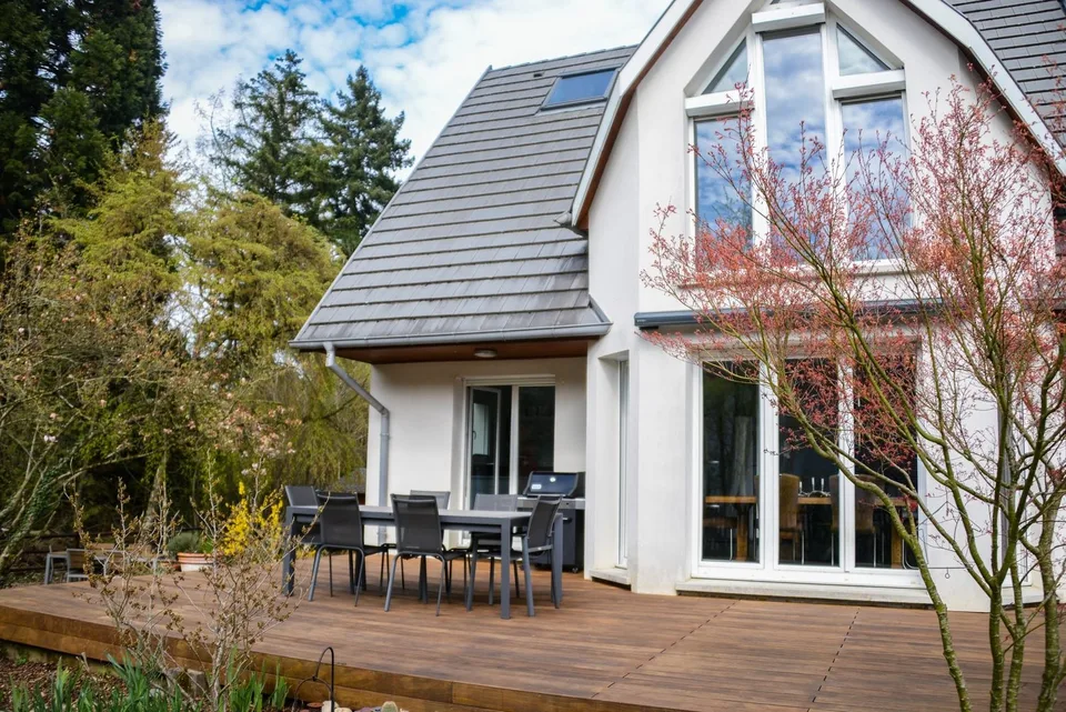 EXKLUSIVES EINFAMILIENHAUS AM WALDRAND – RUHE, NATUR & NÄHE ZU BASEL