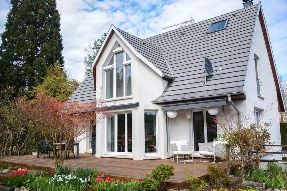 EXKLUSIVES EINFAMILIENHAUS AM WALDRAND – RUHE, NATUR & NÄHE ZU BASEL
