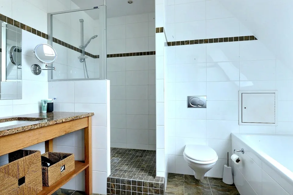 EXKLUSIVES EINFAMILIENHAUS AM WALDRAND – RUHE, NATUR & NÄHE ZU BASEL