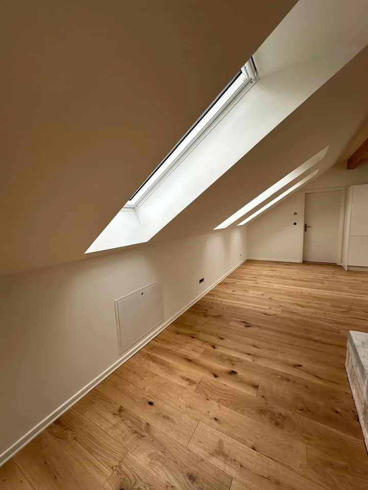 Erstbezug nach komplettem Dachausbau  exklusive Dachgeschosswohnung mit Cabriofenster in zentraler Lage