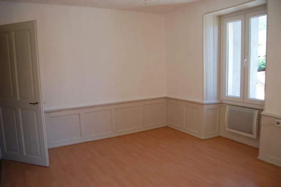 Wohnung mit 3.5 Zimmern im 1. Stock