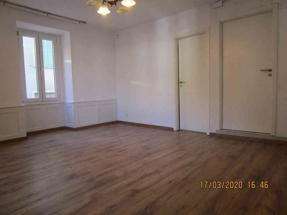 Wohnung mit 3.5 Zimmern im 1. Stock
