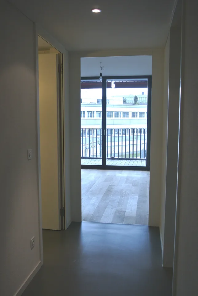 Moderne 2.5 Zimmer Wohnung direkt am Bahnhof Giesshübel in Zürich!