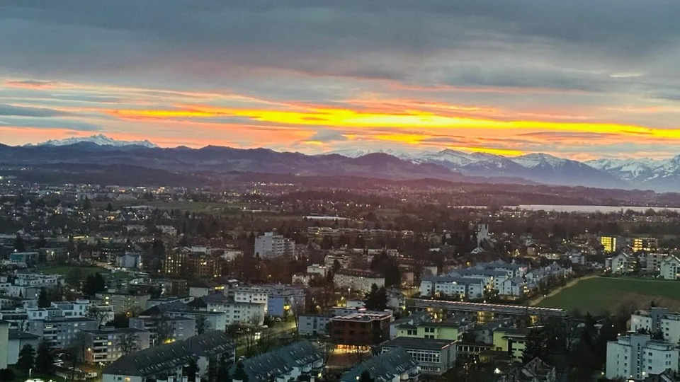 Appartement exclusif de 5,5 pièces au 33ème étage des Tours Three Point