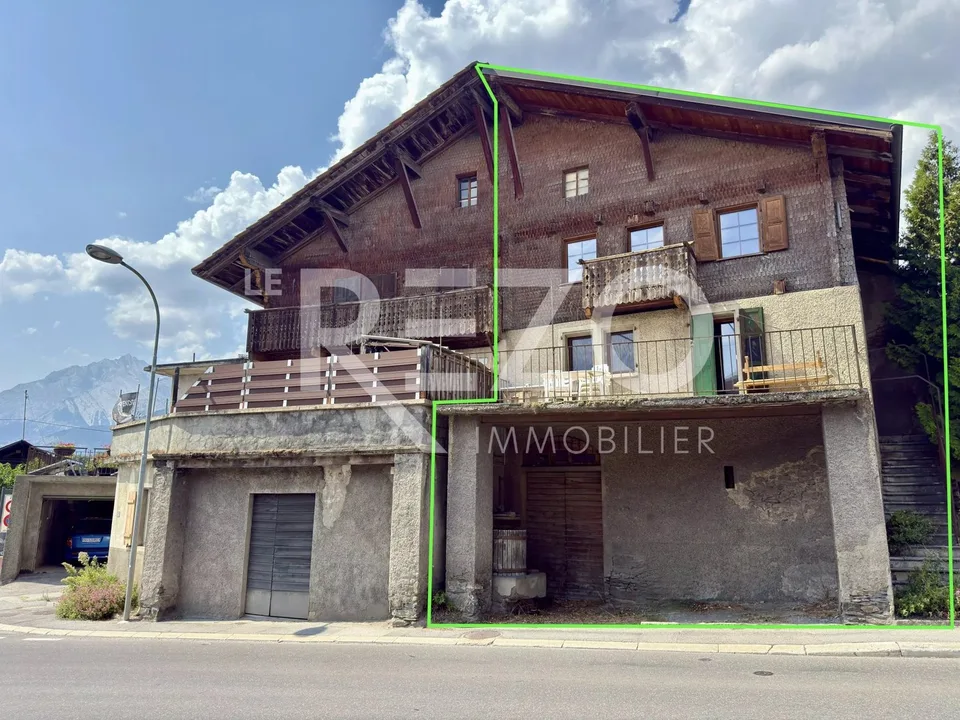 Maison de village mitoyenne à rénover. SAVIÈSE, VS.