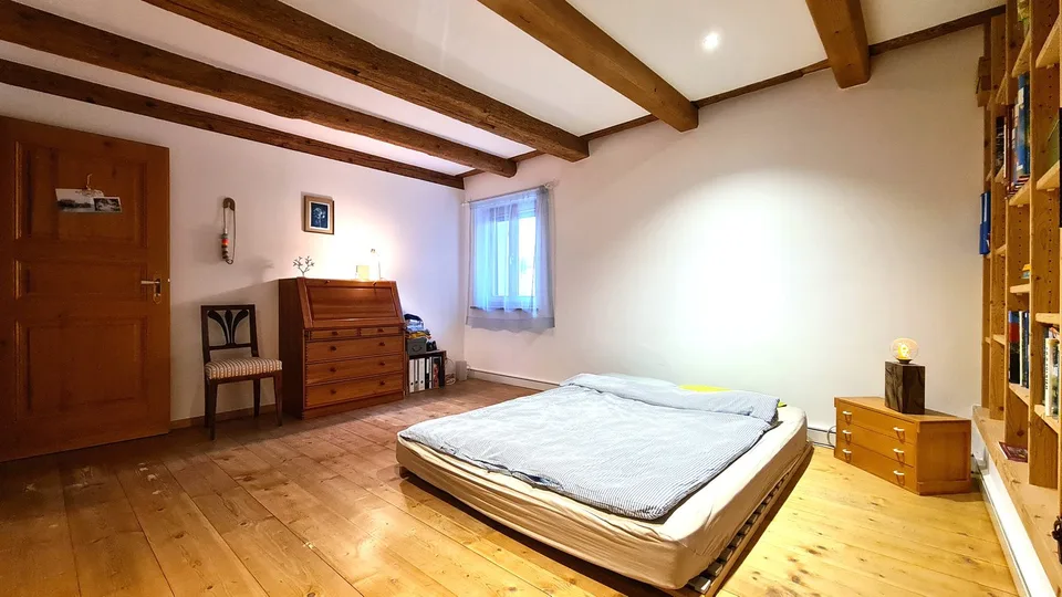 Spacieuse maison avec jardin, écurie, grange / Geräumiges Haus mit Garten, Stall, Scheune