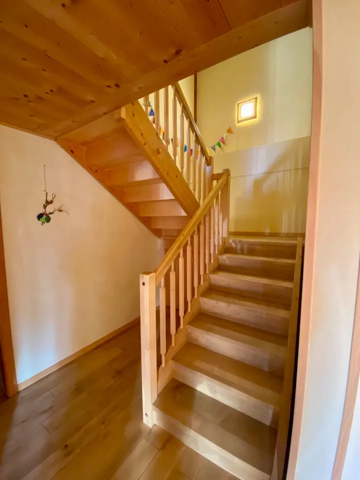 Spacieuse maison avec jardin, écurie, grange / Geräumiges Haus mit Garten, Stall, Scheune