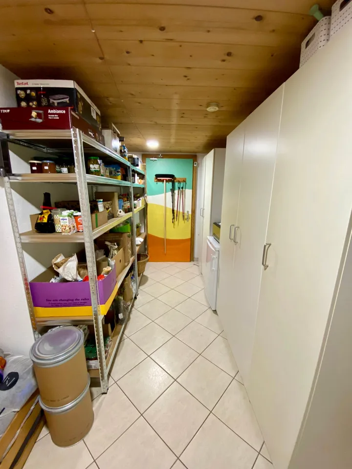 Spacieuse maison avec jardin, écurie, grange / Geräumiges Haus mit Garten, Stall, Scheune