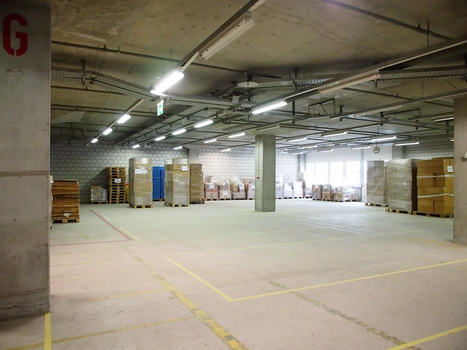 Effizienter Logistik-Hub mit kompletter Infrastruktur - über 8200 m2