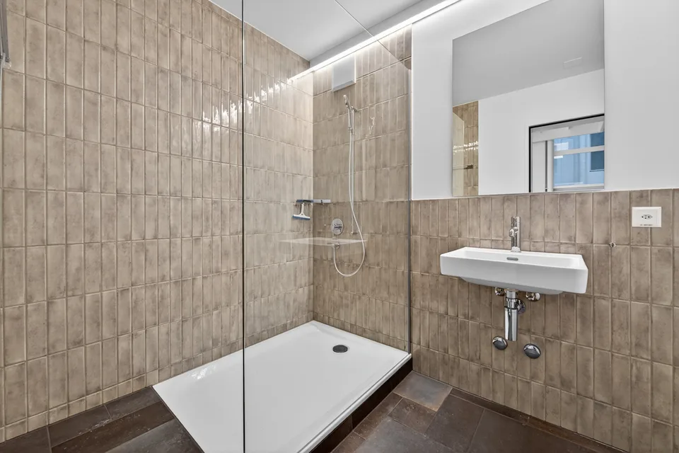 ZURICH, AS IT LIVES AND BREATHES - Rental spaces over 1080 m2