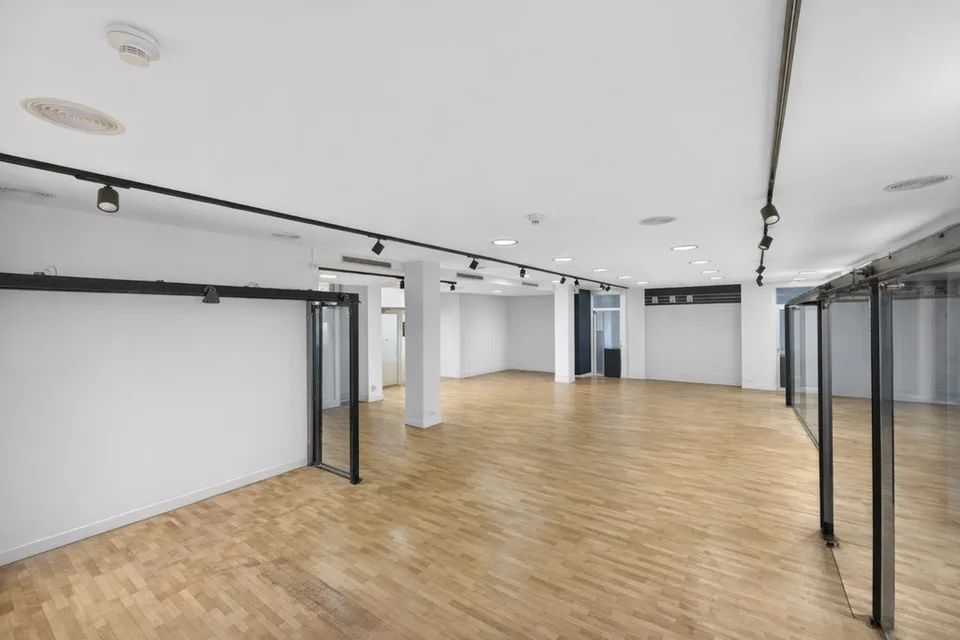 ZURICH, AS IT LIVES AND BREATHES - Rental spaces over 1080 m2