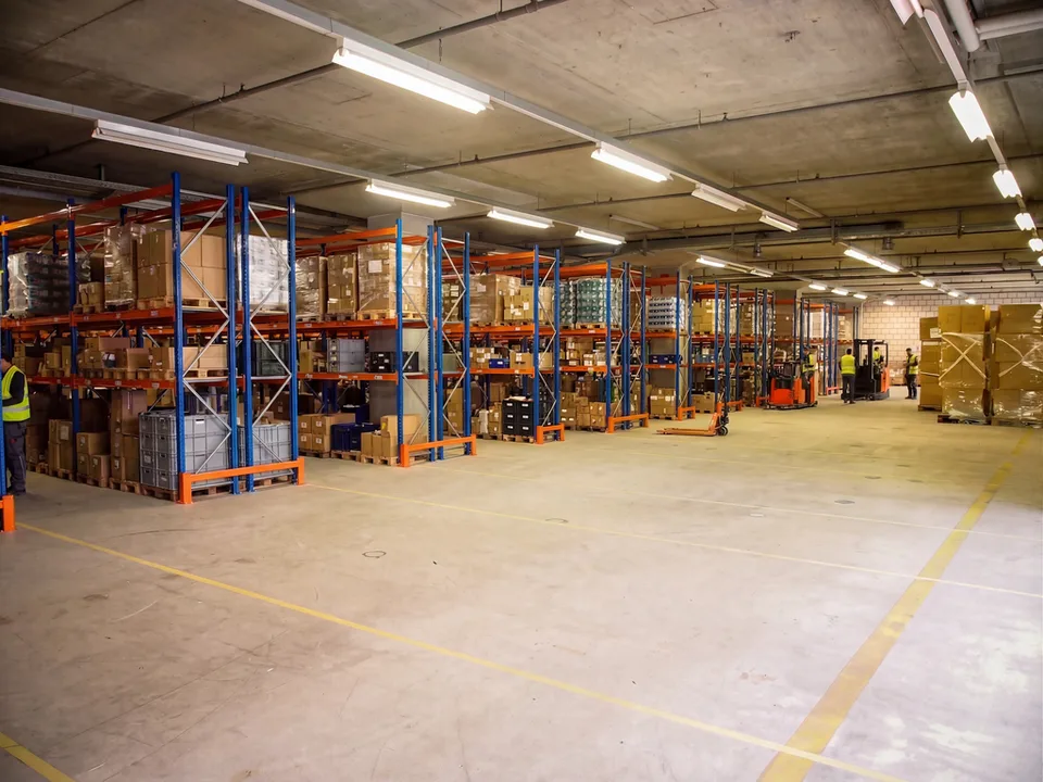3000 m2 moderne Logistik- und Bürofläche