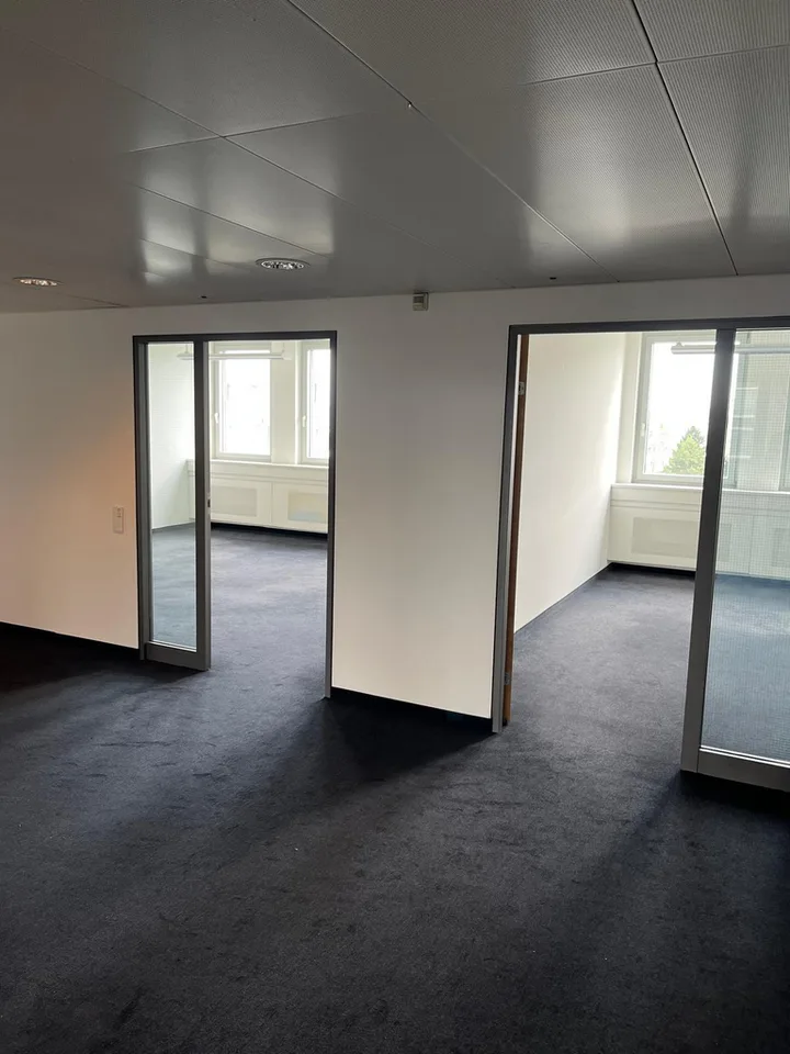 1100 m2 - 2'500 m2 d'espaces de bureau dans un emplacement idéal au Glattpark