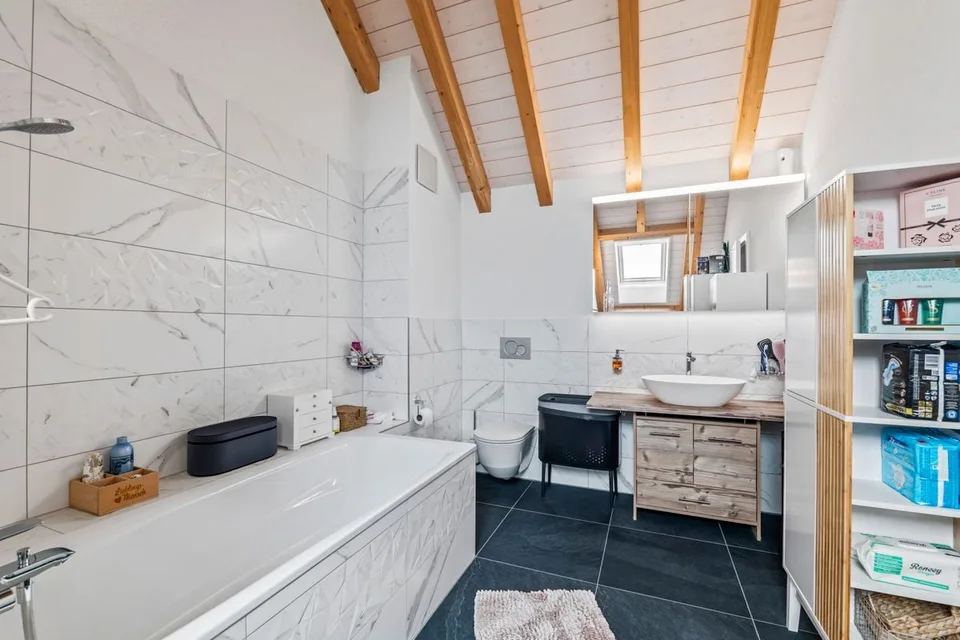 5.5-Zimmer-Maisonette: 146 m² Wohnkomfort mit Galerie, Terrasse und Weitsicht