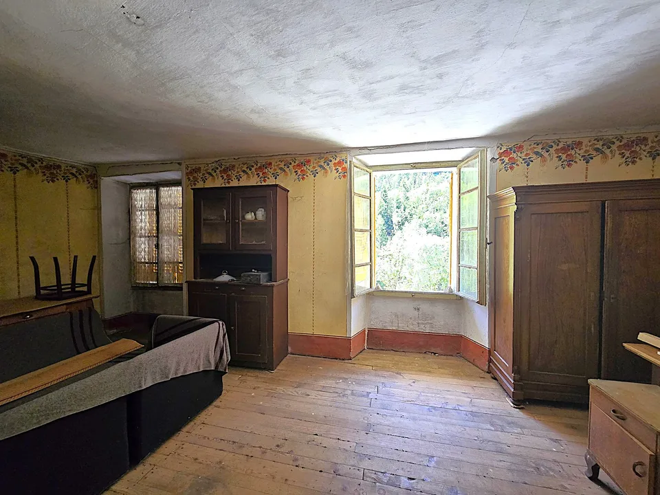 Großes Haus mit Garten, Garage und herrlicher Aussicht