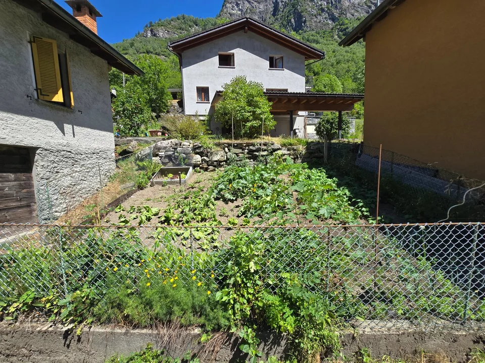 Großes Haus mit Garten, Garage und herrlicher Aussicht