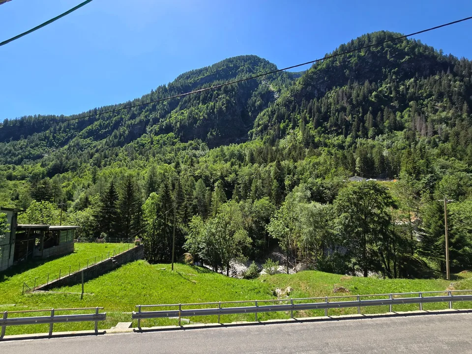 Großes Haus mit Garten, Garage und herrlicher Aussicht