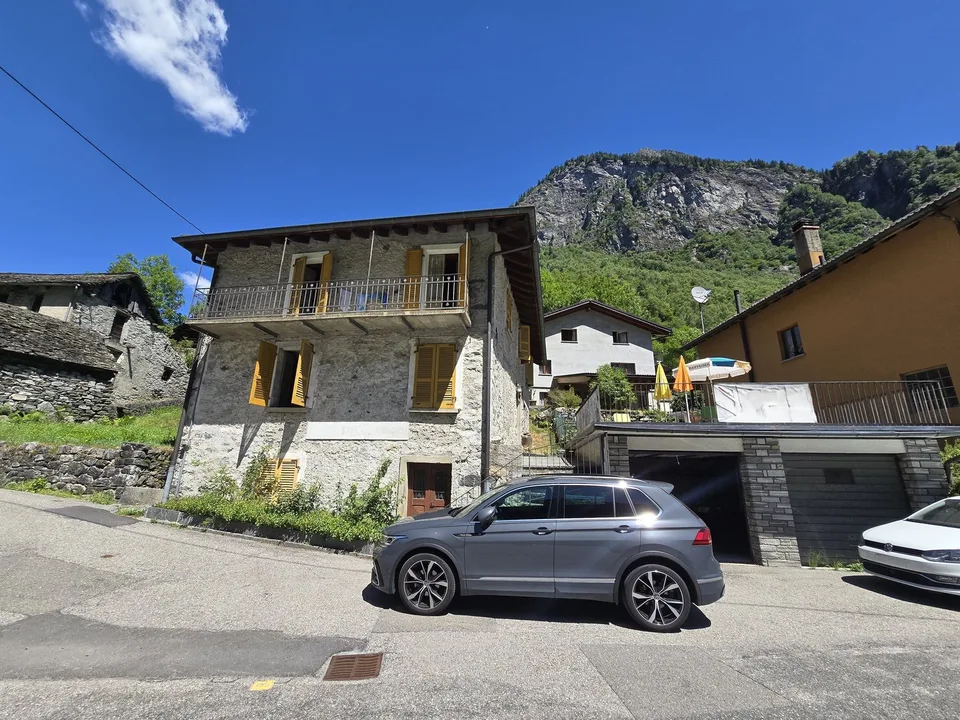 Großes Haus mit Garten, Garage und herrlicher Aussicht