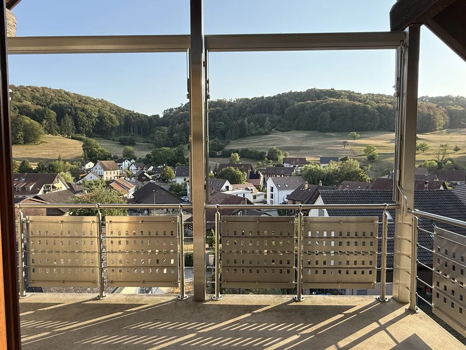 Appartement mansardé idyllique avec deux balcons !