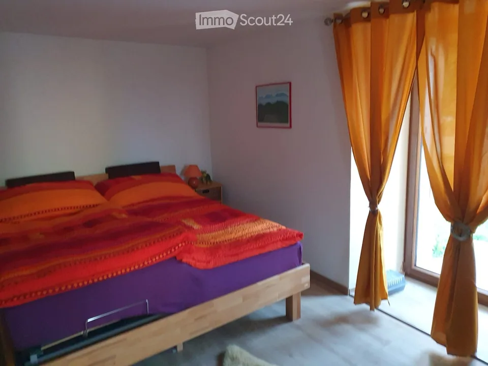 Wohnung mit 3 Zimmern, Terrasse, Garten und Parkplatz