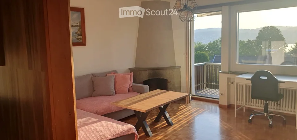 Charming 3.5-Room Apartment in Rüschlikon – Renovated Old Building with Balcony & Views