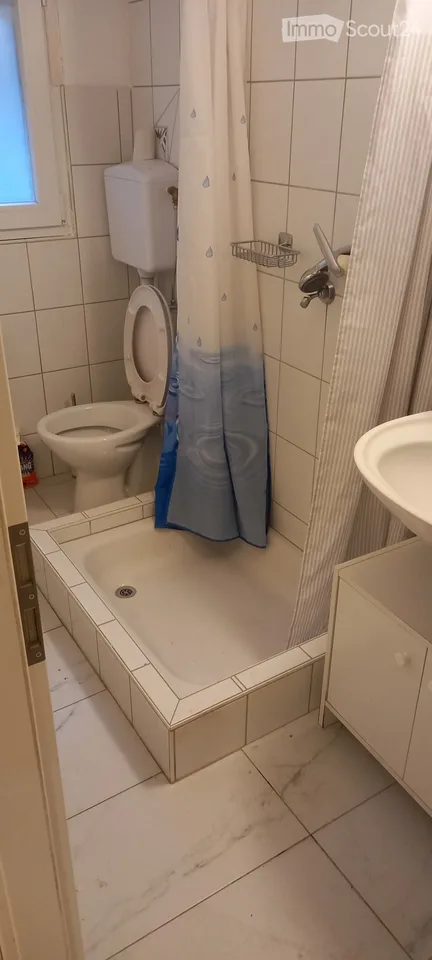 Room in 3 room apartment