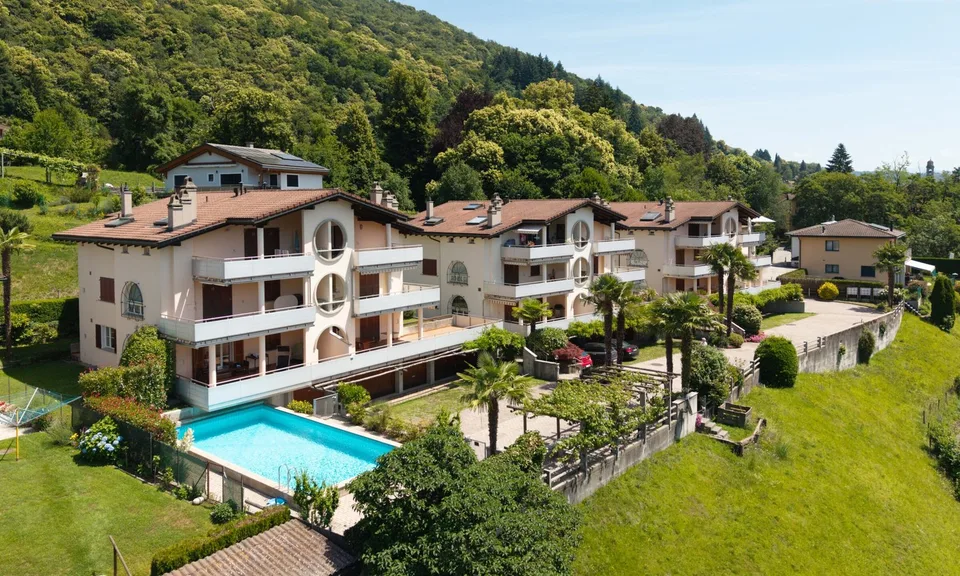 HELLES MODERNES 3.5 ZIMMER WOHNUNG MIT MOBILIERUNG UND TERRASSE IN ASTANO