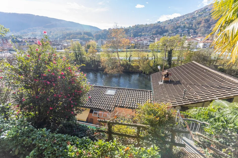 SPLENDIDA CASA DI 3.5 LOCALI CON TERRAZZE A PONTE TRESA