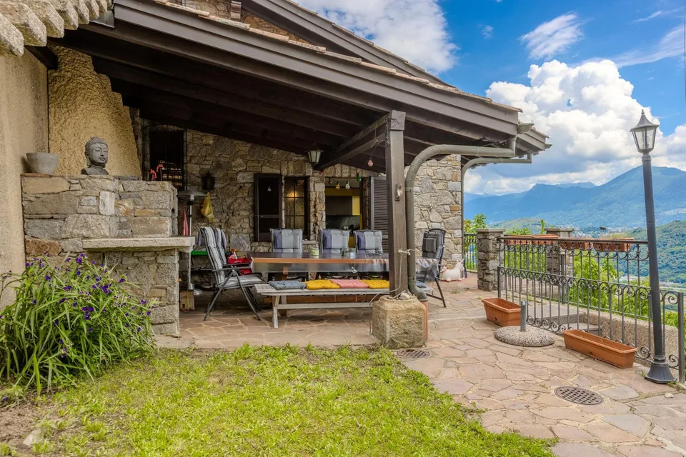 Große Villa mit 7 Zimmern und atemberaubendem Seeblick in Cimo-Bioggio